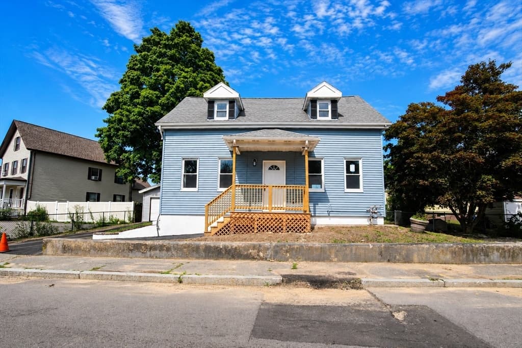 19 Mason St, Taunton MA 02780
