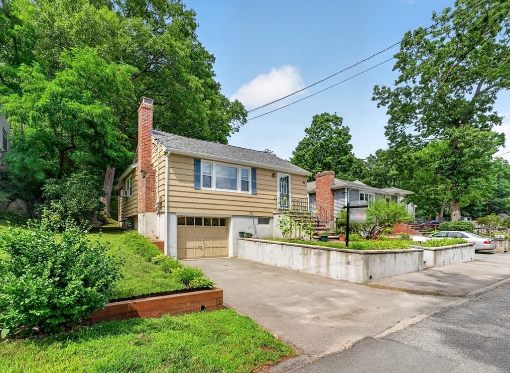 39 Hillsdale Rd, Dedham MA 02026