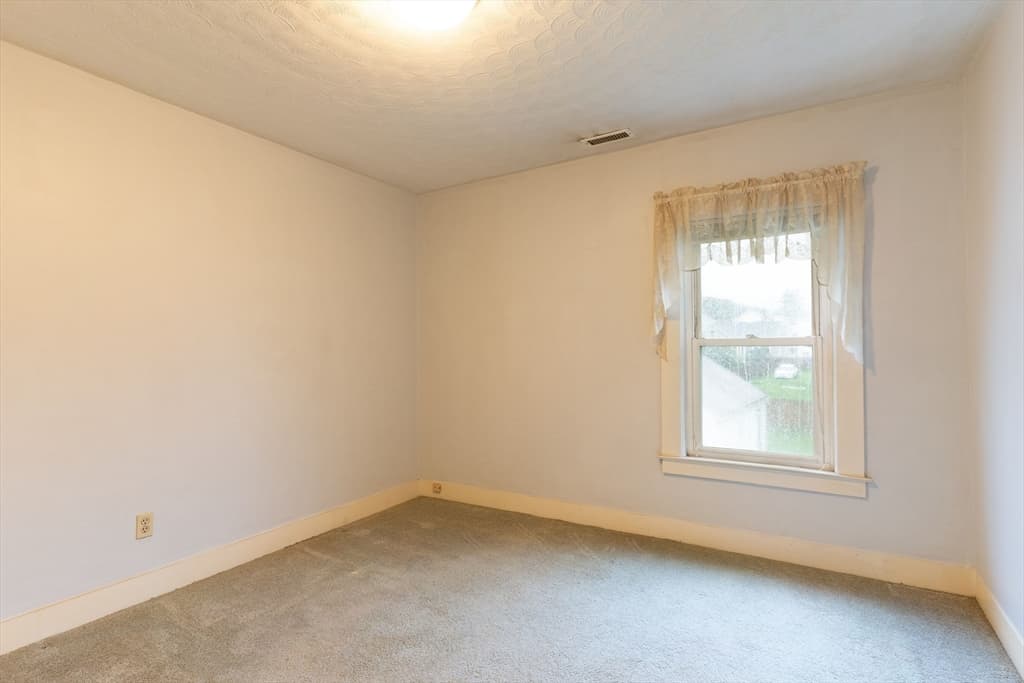 6 Maynard St, Webster MA 01570 photo 28