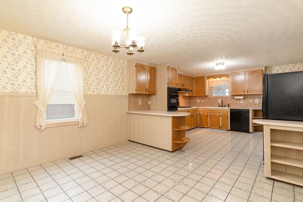 6 Maynard St, Webster MA 01570 photo 9