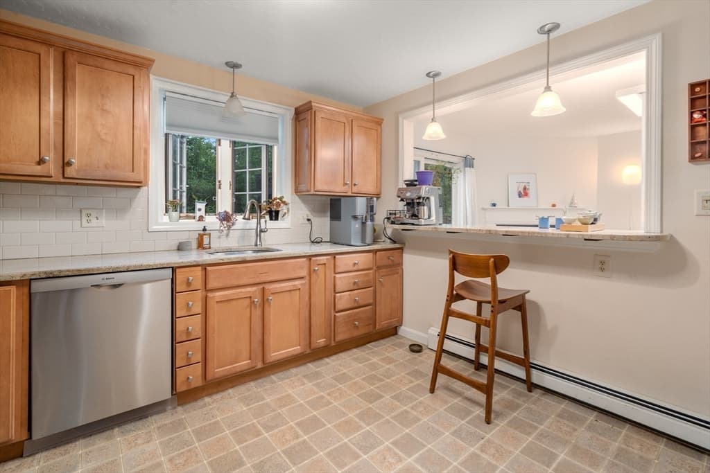 Condominium at 6 Deerfield Court # 6, Grafton MA 01519, Grafton, photo 6 of 30