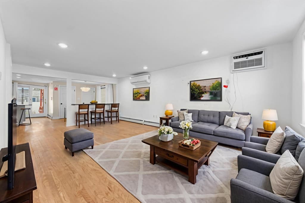 449 Frankfort St, Boston MA 02128 photo 2