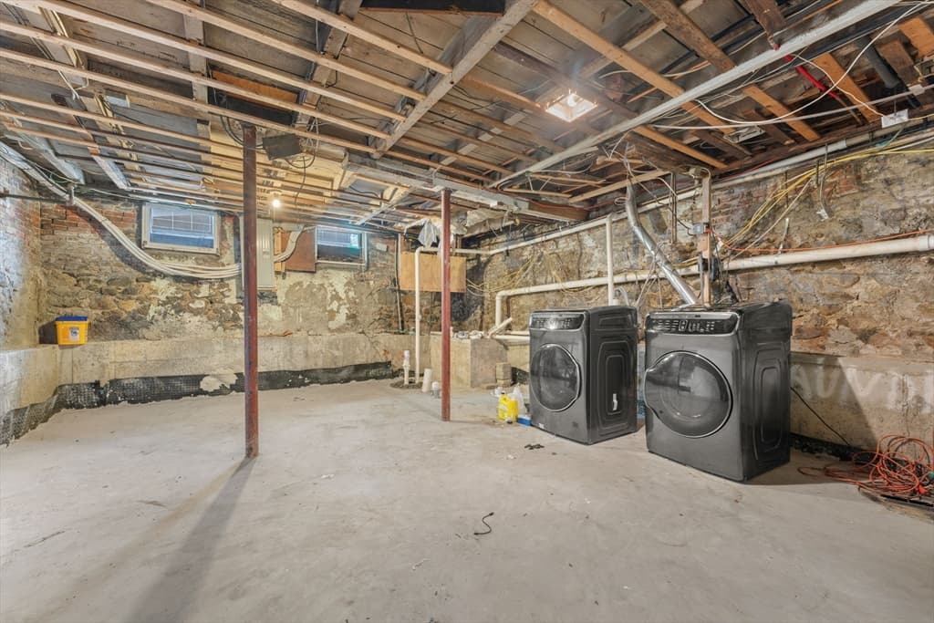 449 Frankfort St, Boston MA 02128 photo 19