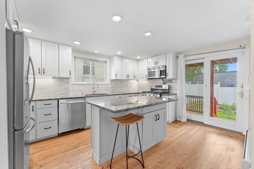 449 Frankfort St, Boston MA 02128 photo 4