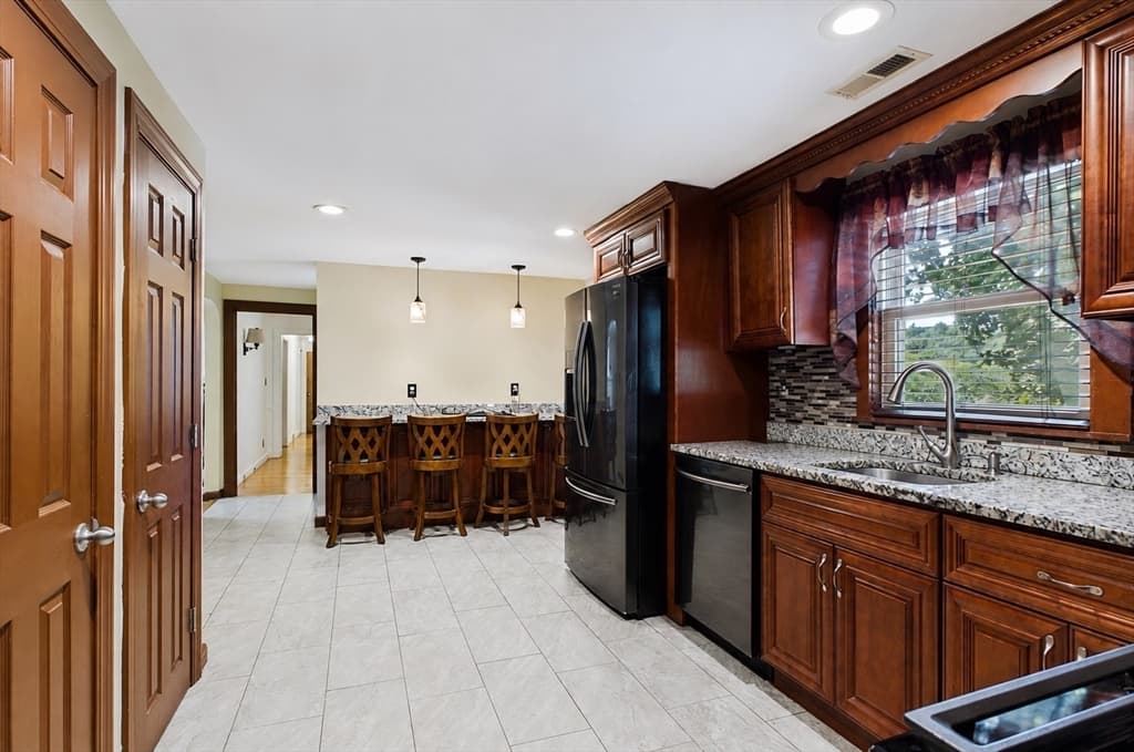 73 Lanark Rd, Malden MA 02148 photo 5