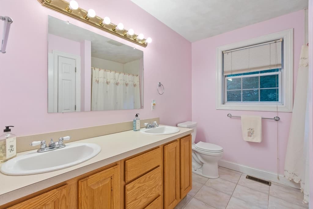 79 Wyndridge Cir, Pelham NH 03076 photo 32