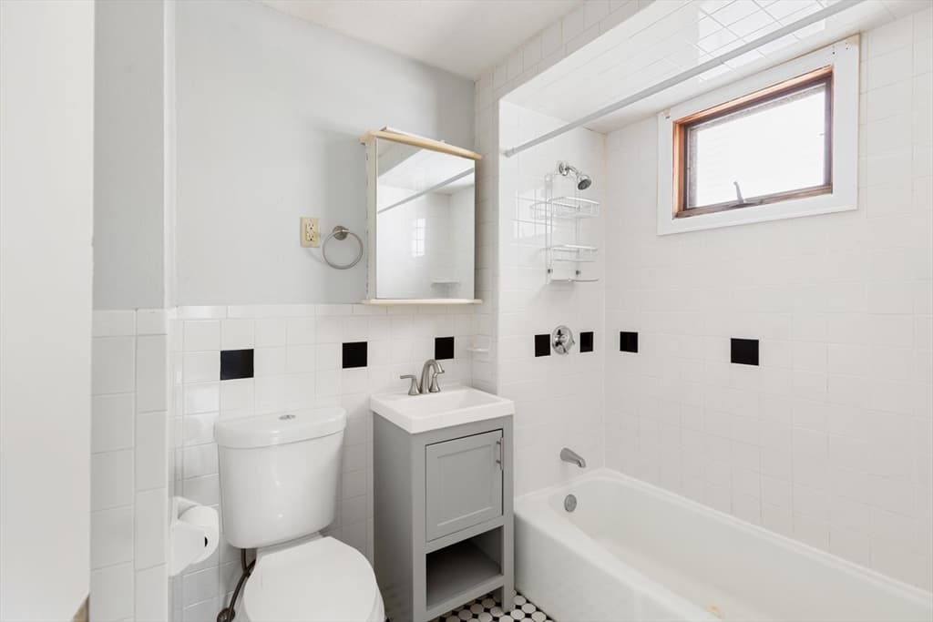 19 Fernwood Ave, Revere MA 02151 photo 4