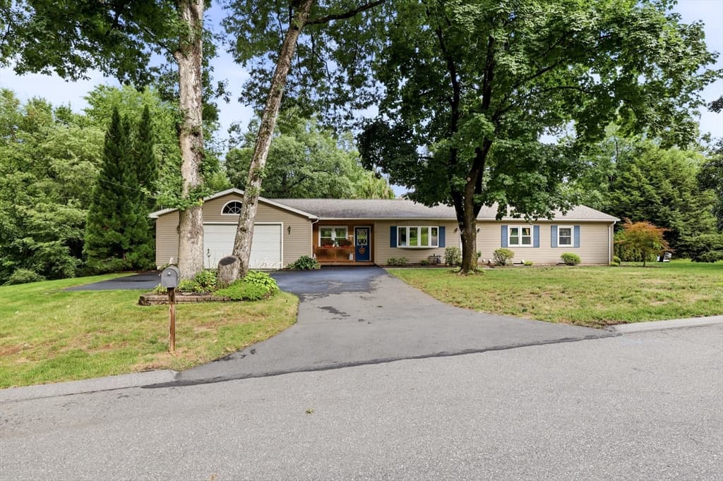 8 Linwood Dr, Wilbraham MA 01095 photo 3