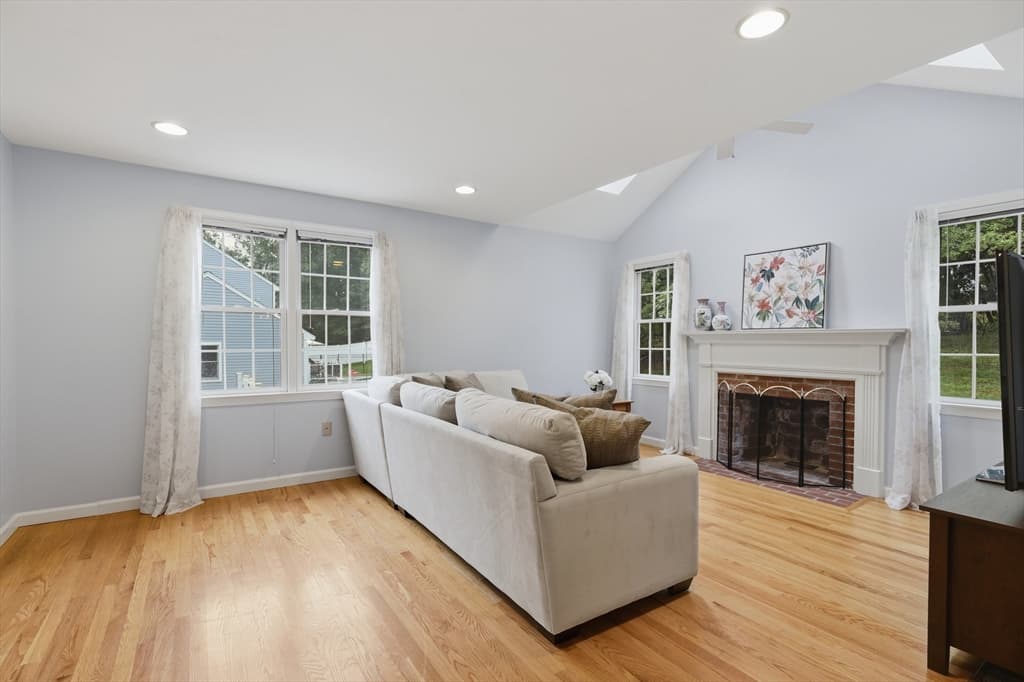 38 Trowbridge Lane, Shrewsbury MA 01545 photo 3
