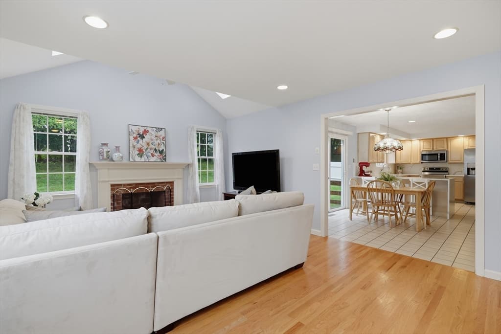 38 Trowbridge Lane, Shrewsbury MA 01545 photo 4