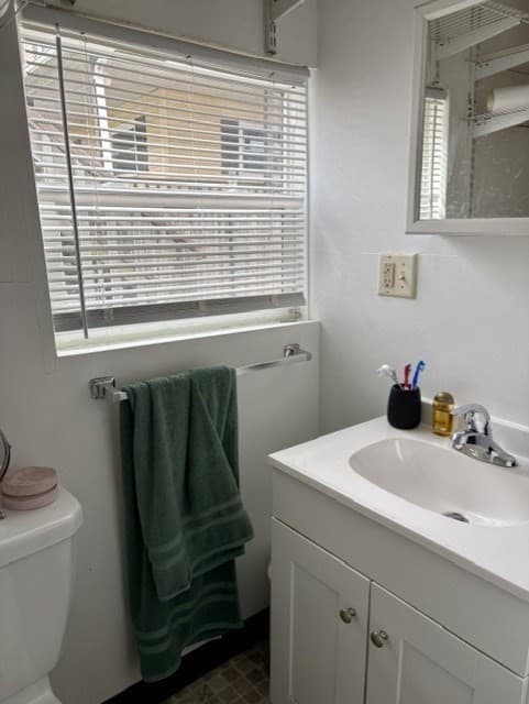 3 Family - 3 Units Up/Down at 818 Nantasket Ave, Hull MA 02045, photo 31 of 32