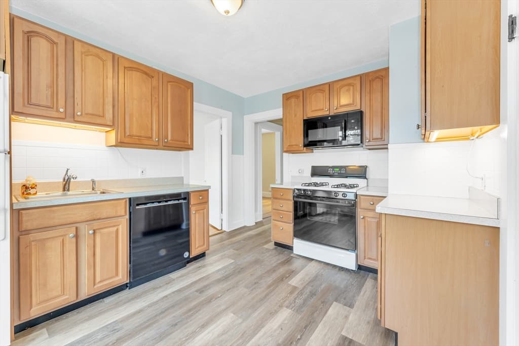 21 Bradwood St, Boston MA 02131 photo 12