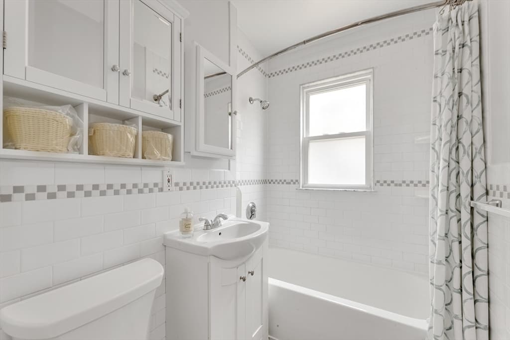 21 Bradwood St, Boston MA 02131 photo 8