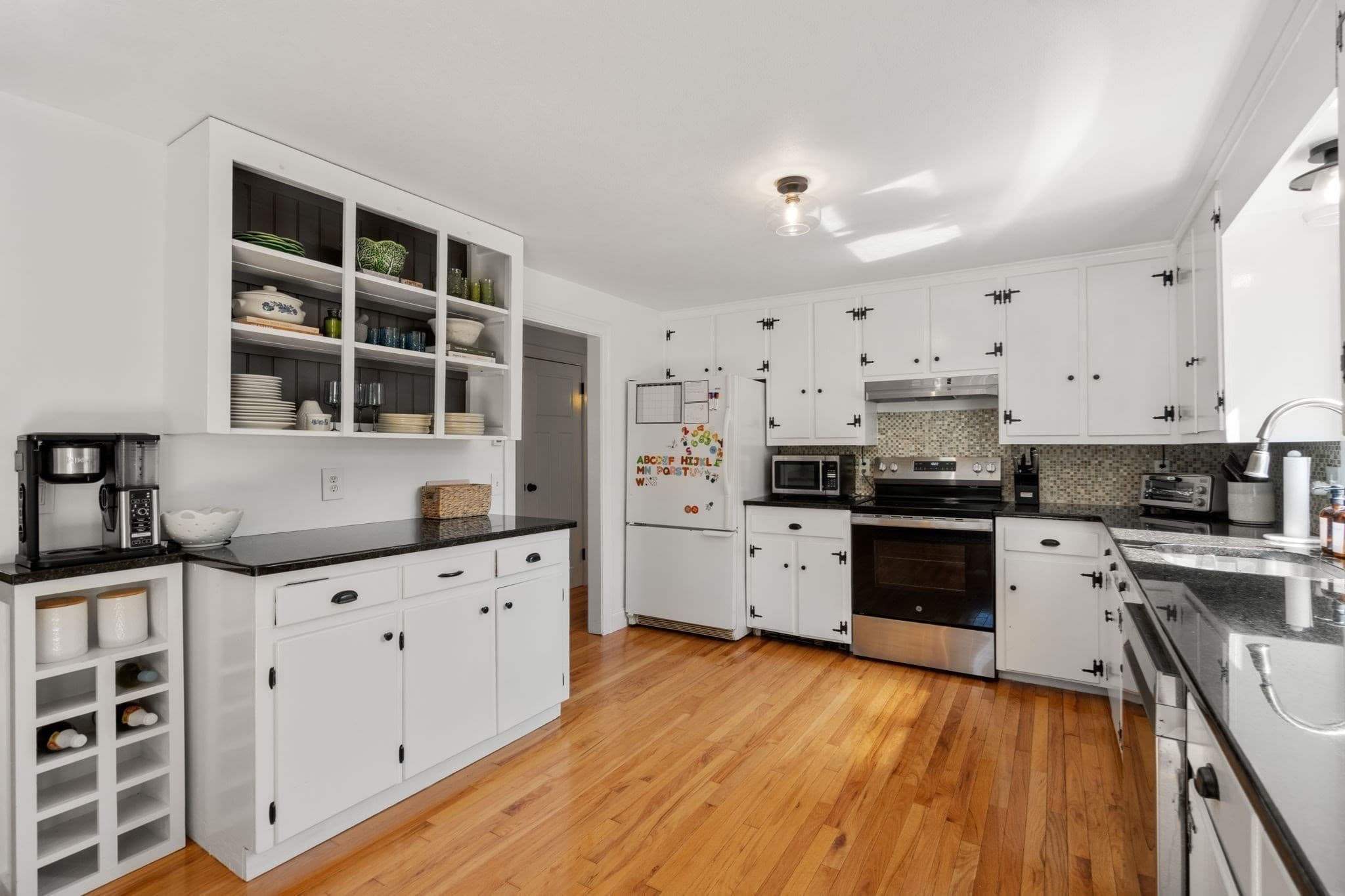 Single Family Residence at 23 Inland Rd, Marion MA 02738, Marion, photo 9 of 40