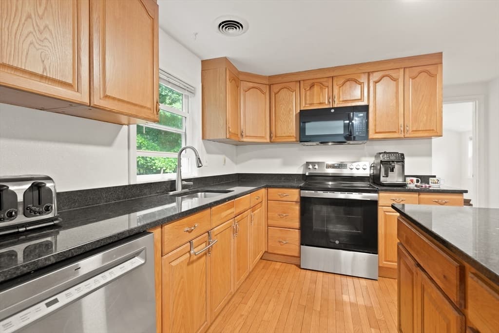 5 Gannett Ter, Sharon MA 02067 photo 4