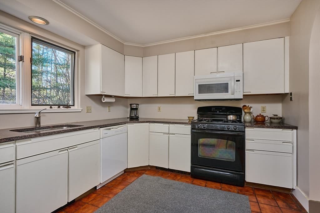 494 Station Rd, Amherst MA 01002 photo 10