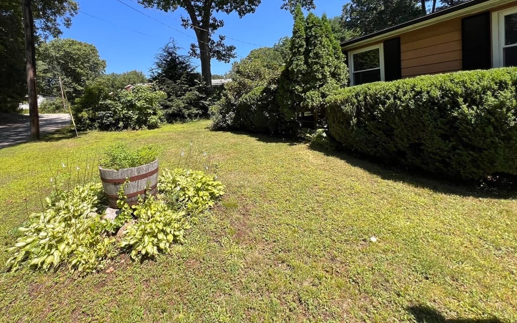 Mobile Home at 9 Maverick Drive, Brookfield MA 01506, Brookfield, photo 3 of 15