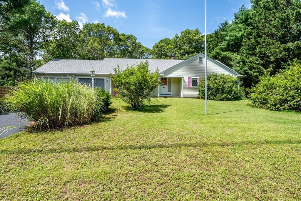 61 White Oak Trl, Barnstable MA 02632