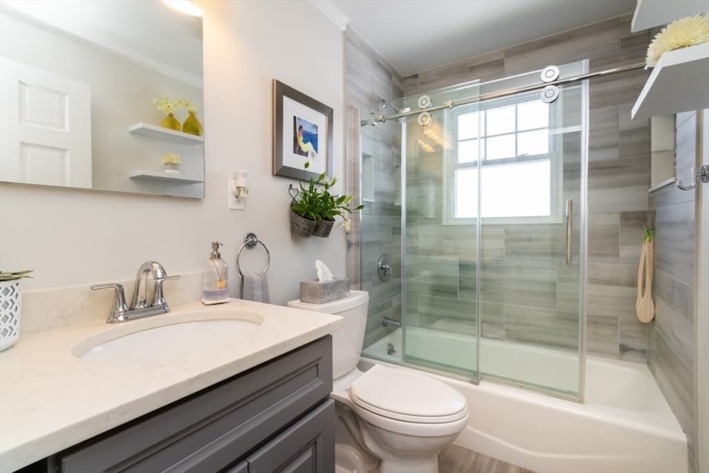35 Rosaria St, Boston MA 02122 photo 10