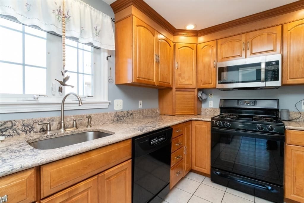 35 Rosaria St, Boston MA 02122 photo 14