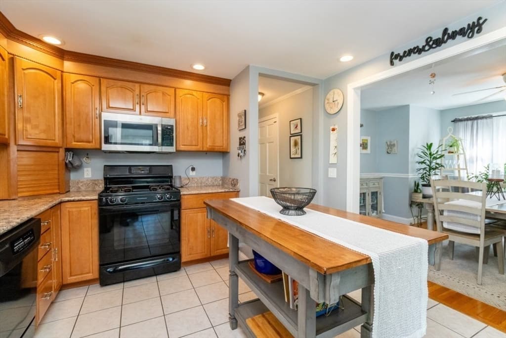35 Rosaria St, Boston MA 02122 photo 11