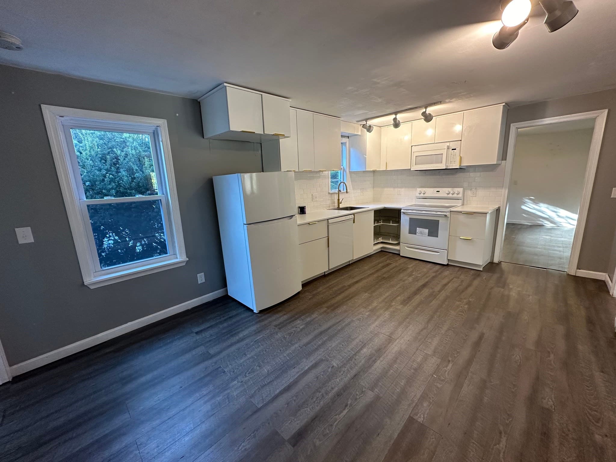 Single Family Residence at 8 Pike St, Hopkinton MA 01748, Hopkinton, photo 6 of 37