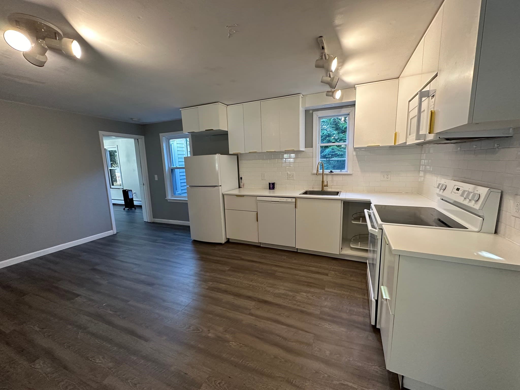Single Family Residence at 8 Pike St, Hopkinton MA 01748, Hopkinton, photo 4 of 37