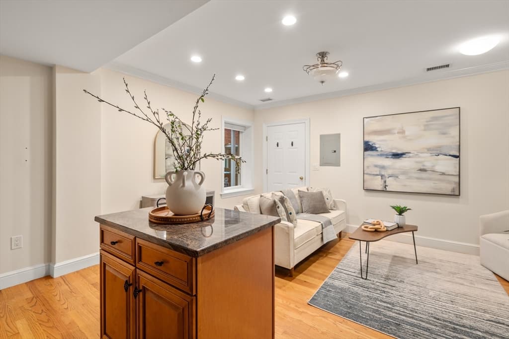1724 Beacon St # 1, Brookline MA 02445 photo 5