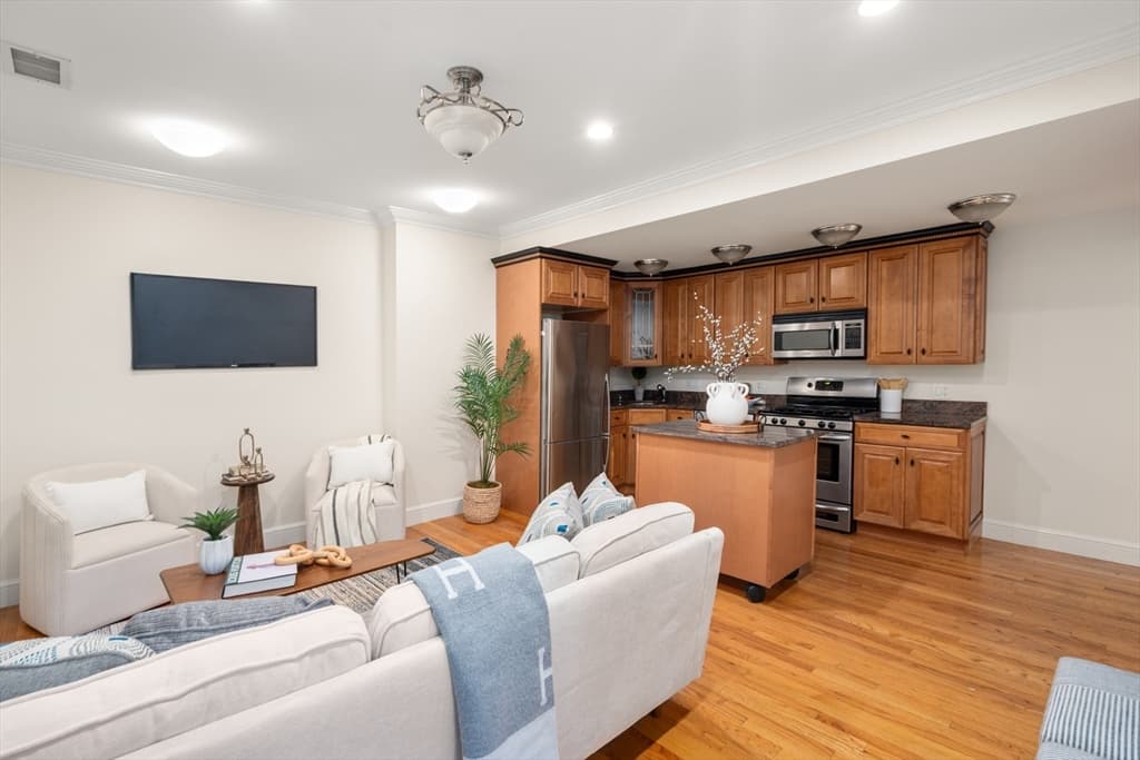 1724 Beacon St # 1, Brookline MA 02445 photo 4