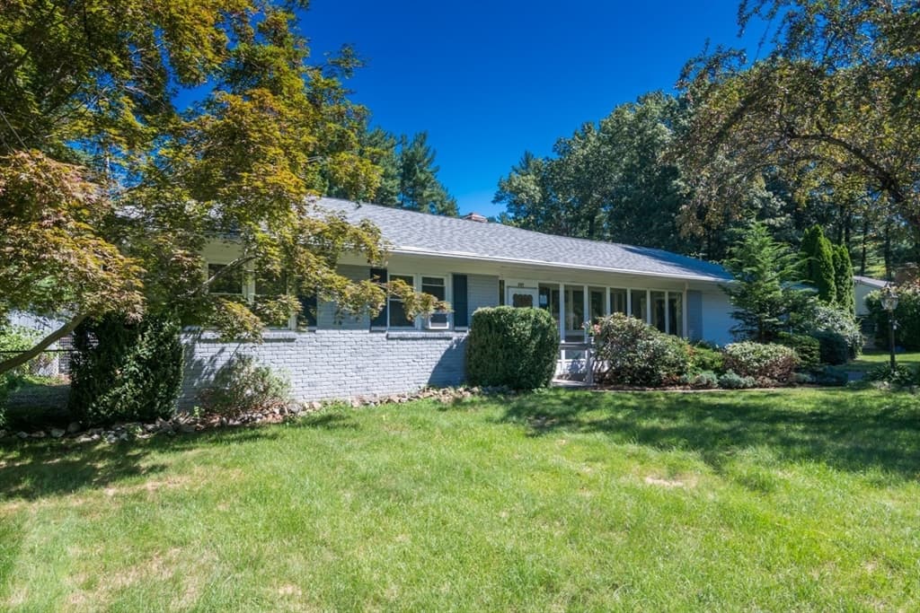 297 Falley Dr, Westfield MA 01085