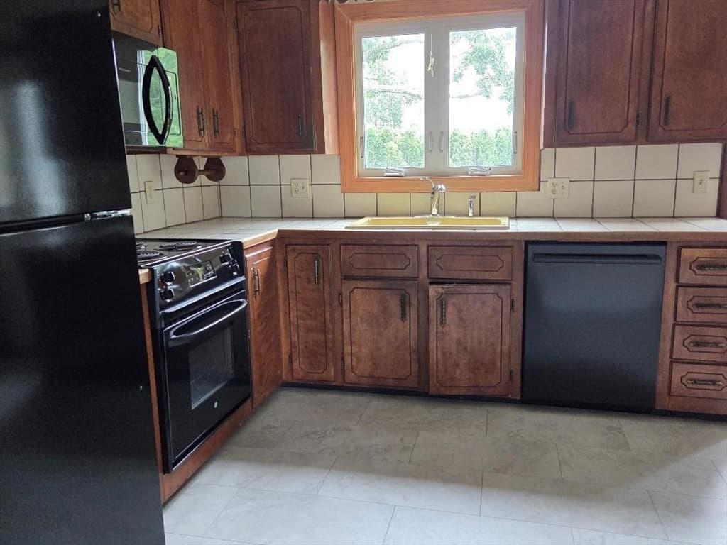 64 Woolley Ave, Somerset MA 02726 photo 5
