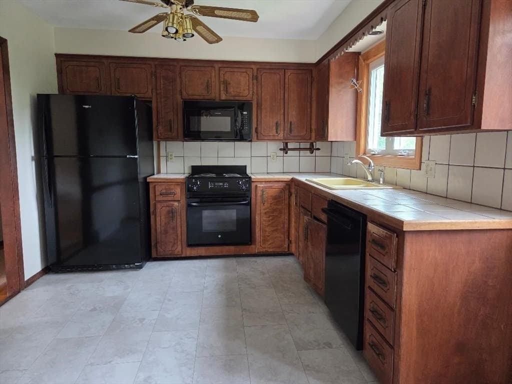 64 Woolley Ave, Somerset MA 02726 photo 4