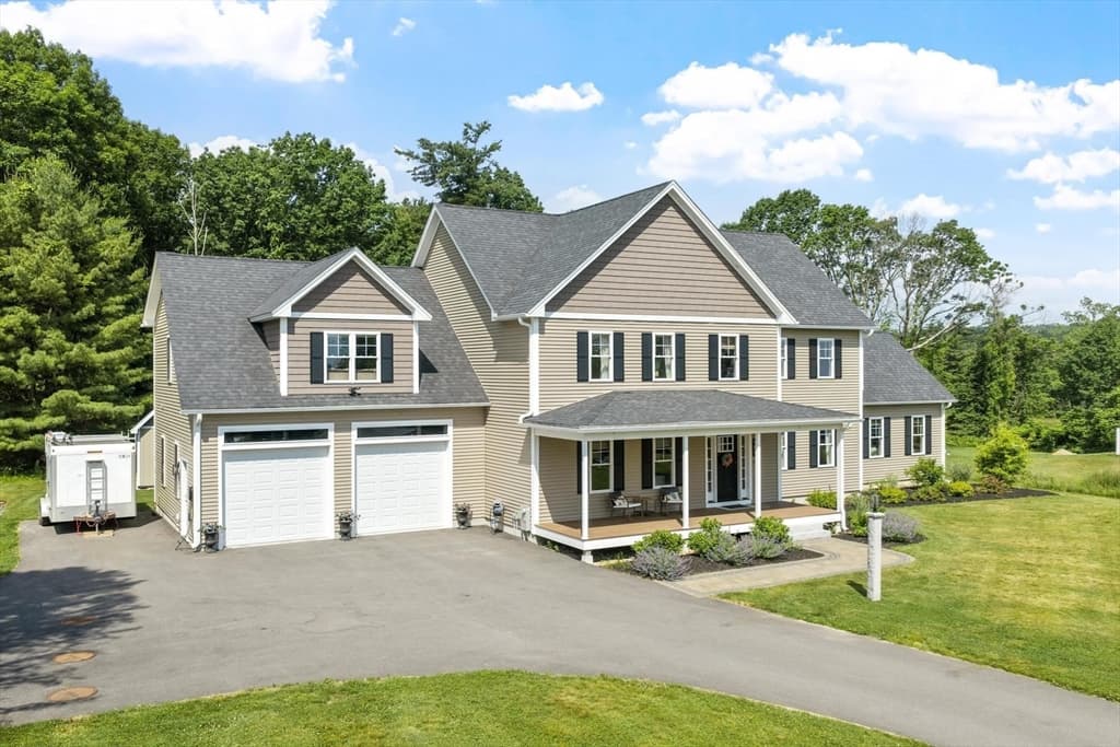 989 Pleasant St, Leominster MA 01453