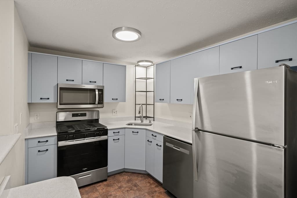 34 Newhall St # 405, Lowell MA 01852 photo 3