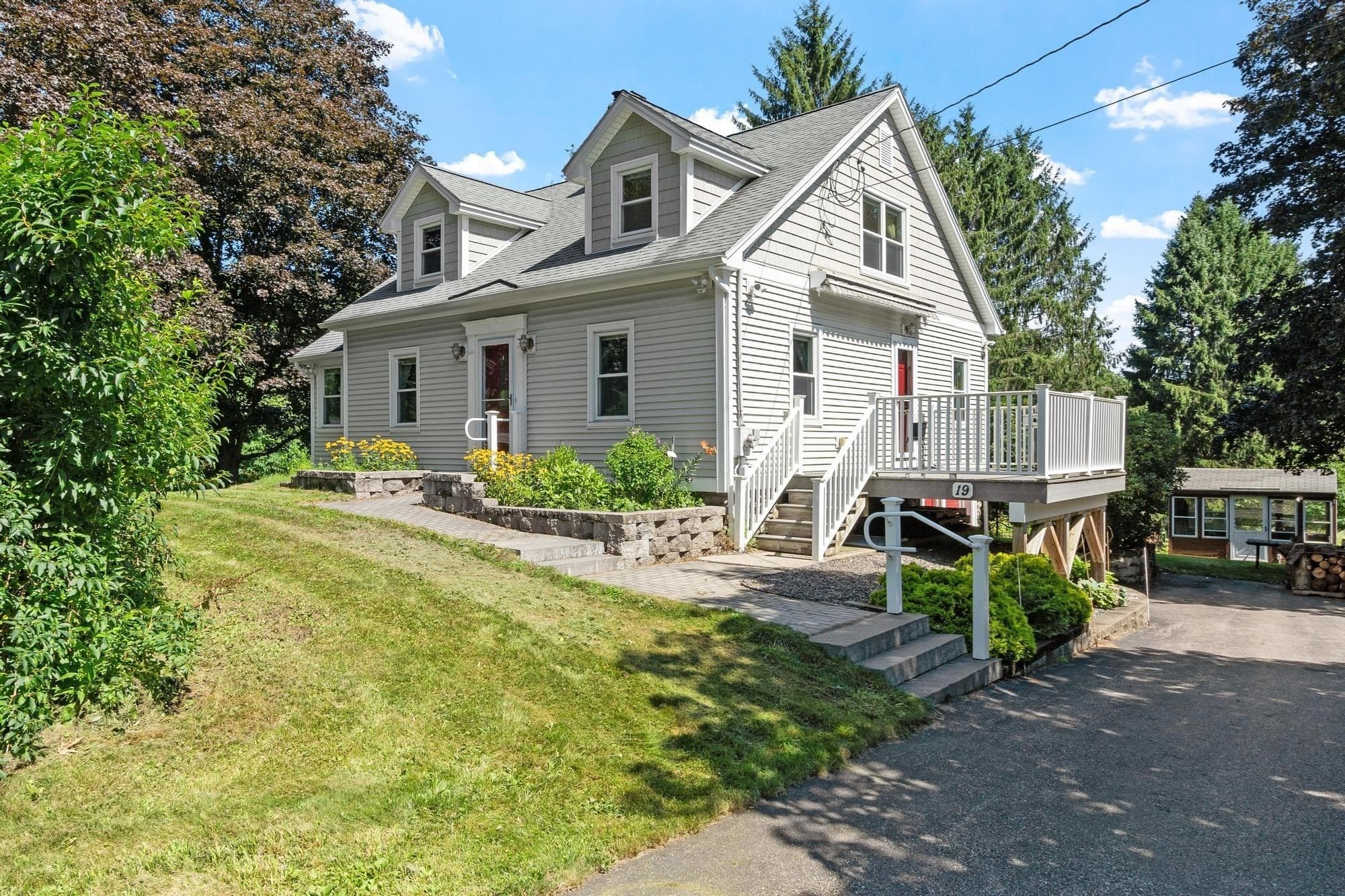 19 Rowley Hill Rd, Sterling MA 01564