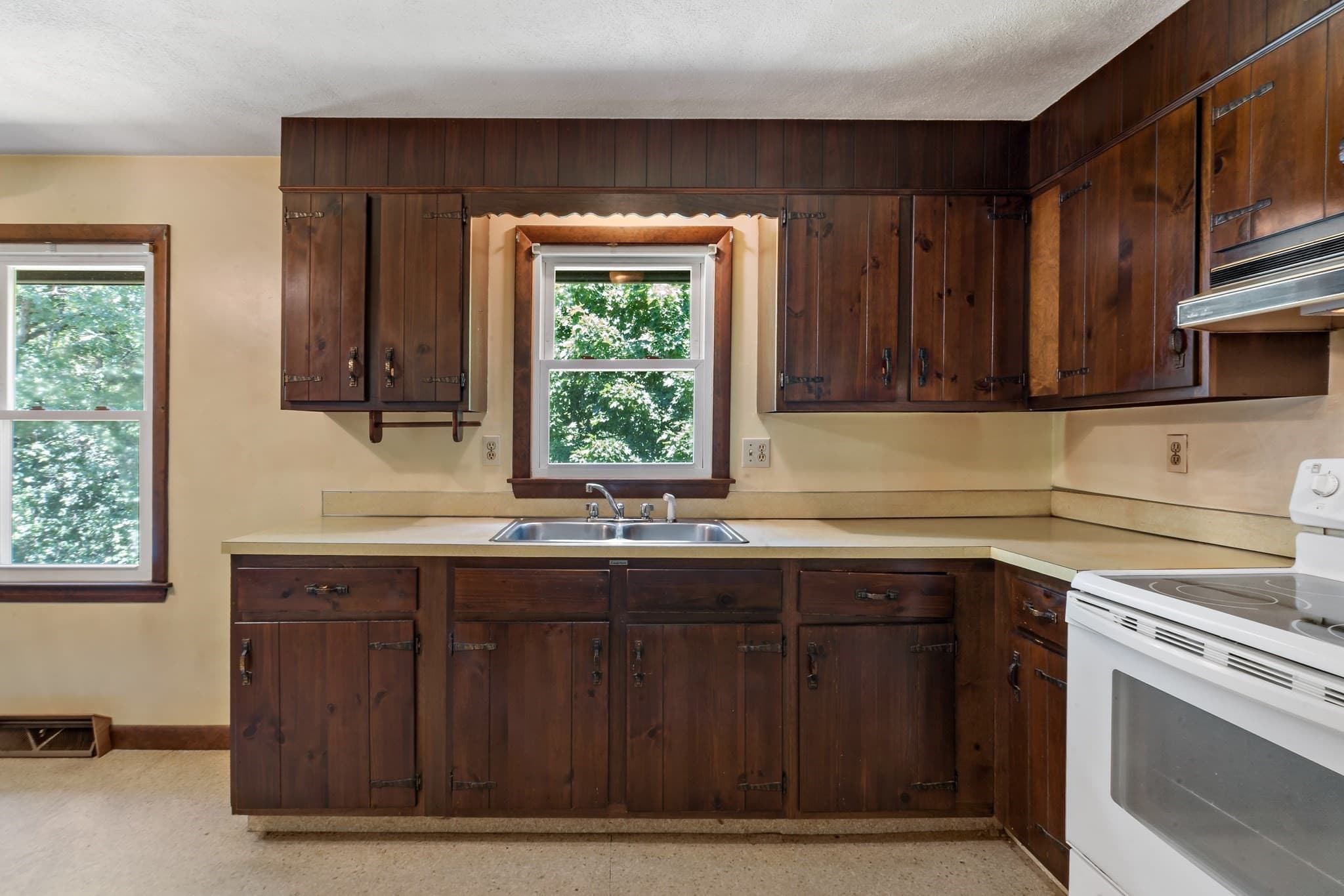 Single Family Residence at 39 Grant Street, Attleboro MA 02703, Attleboro, photo 5 of 25
