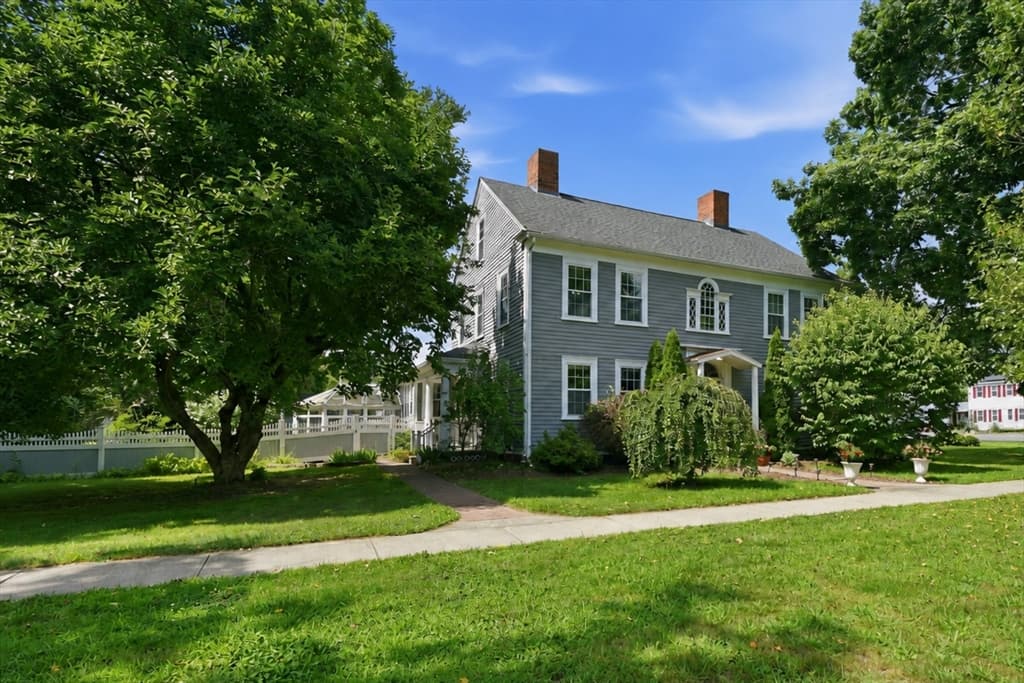 724-726 Main St, Agawam MA 01001