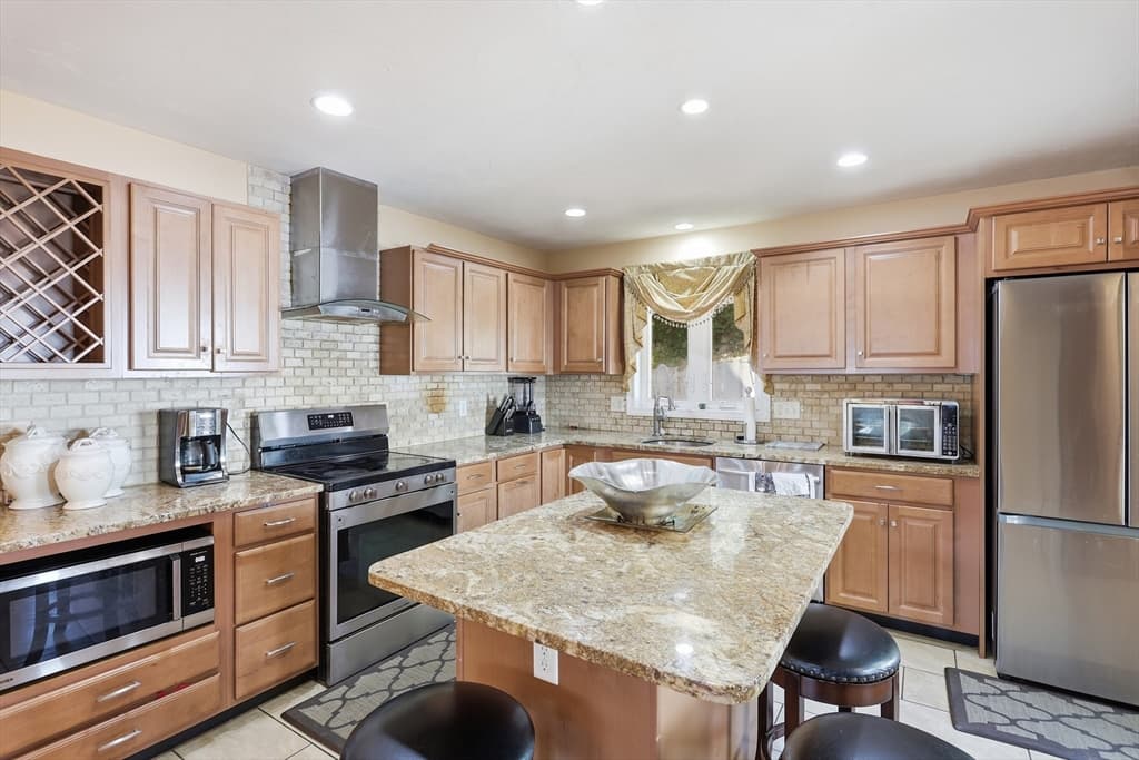 39 Sunflower Rd, Holbrook MA 02343 photo 10