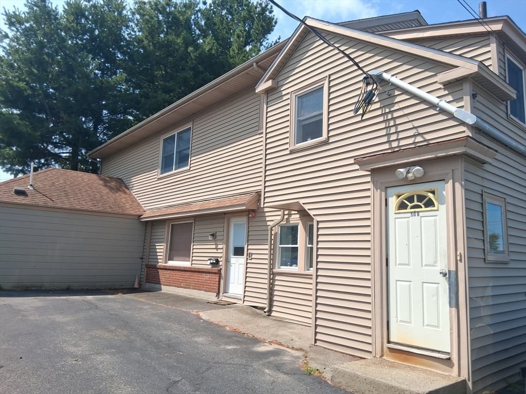 484 Burncoat St, Worcester MA 01606 photo 3