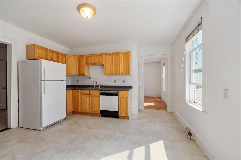 372 Cabot St # 1, Beverly MA 01915 photo 17