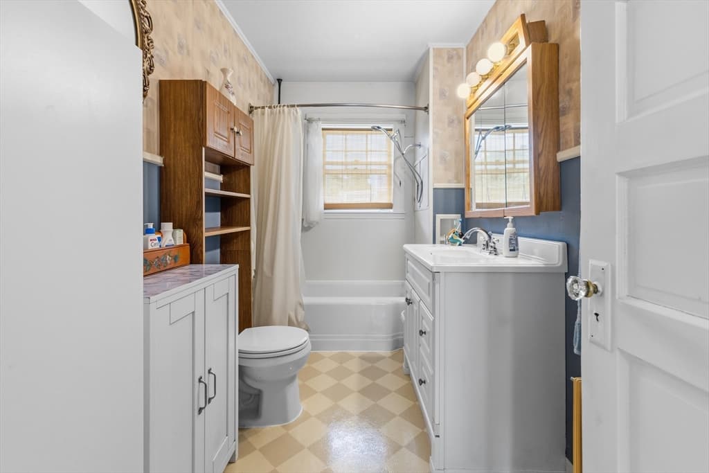 56 Hathaway Rd, Dartmouth MA 02747 photo 5