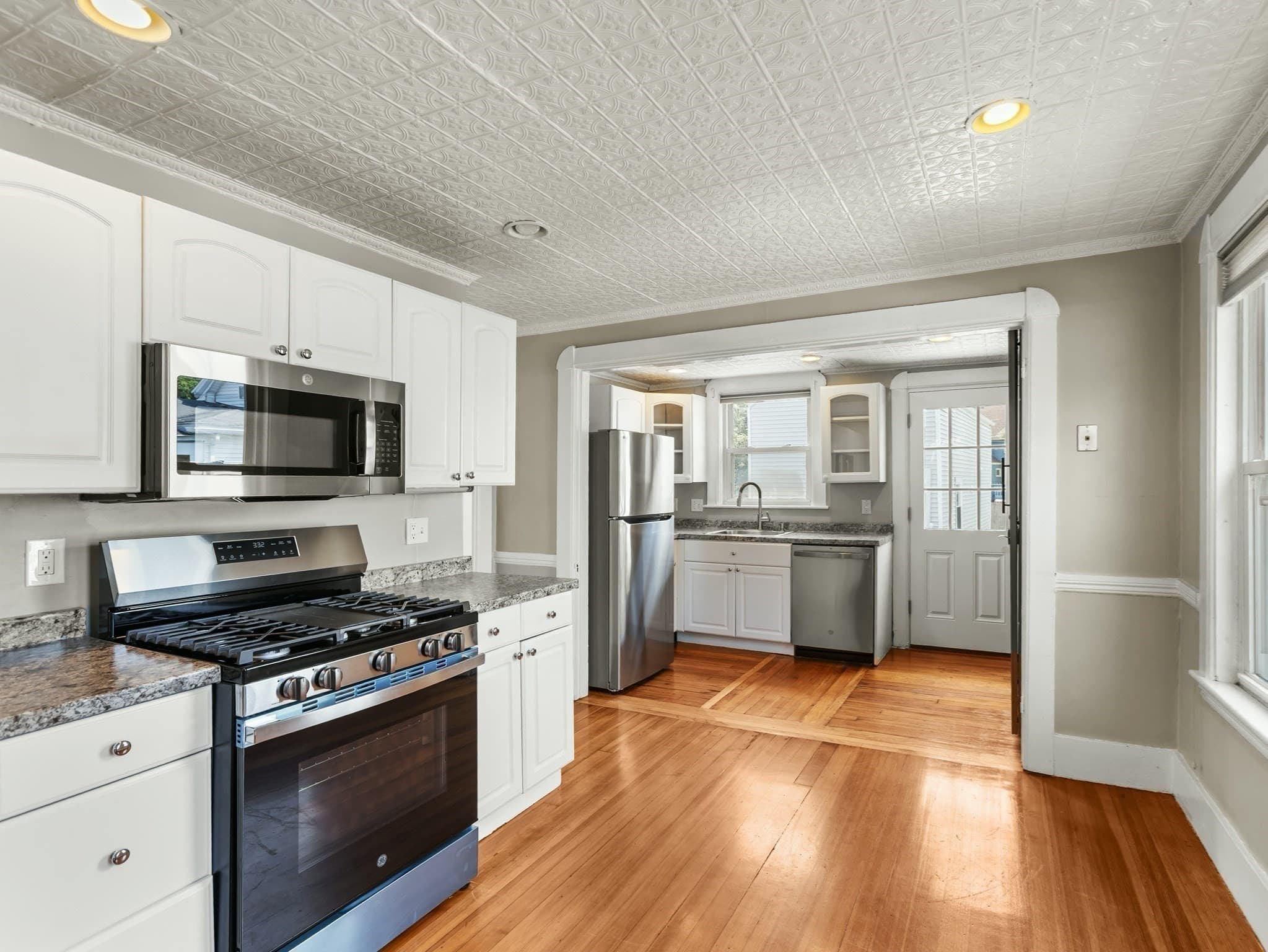 Multi Family at 481 Humphrey, Swampscott MA 01907, Swampscott, photo 10 of 42