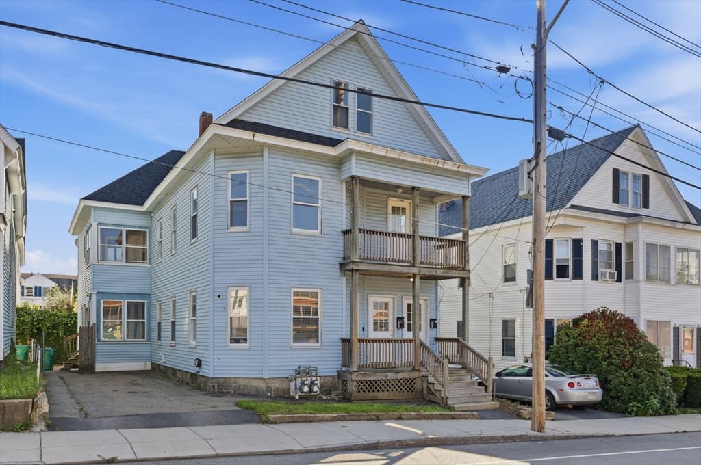 220 University Ave, Lowell MA 01854