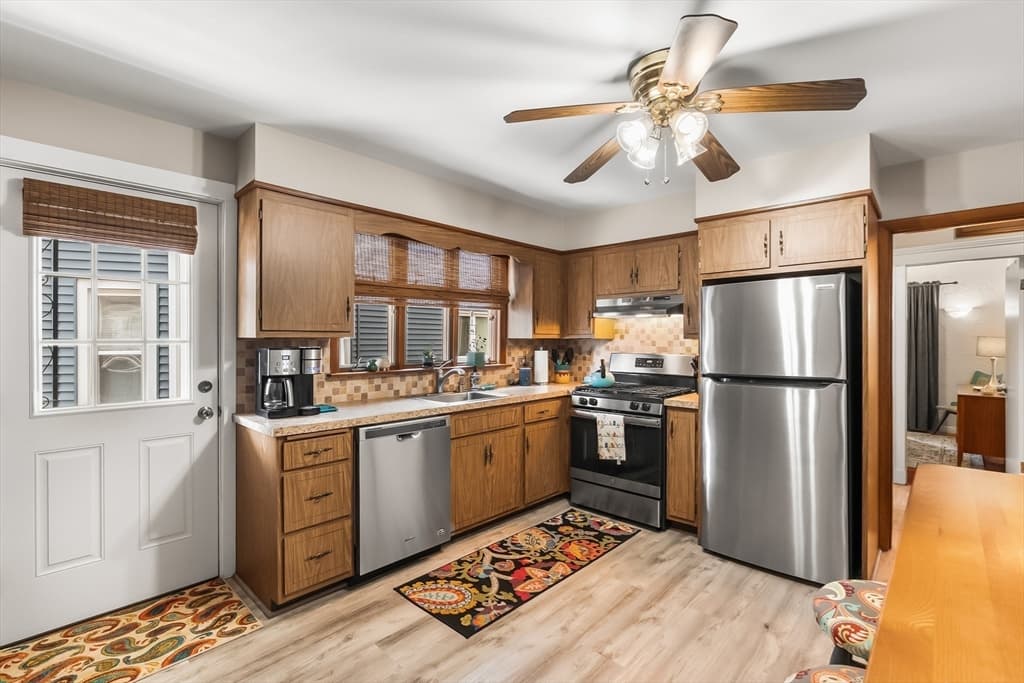 27 Peirce Ave, Everett MA 02149 photo 4
