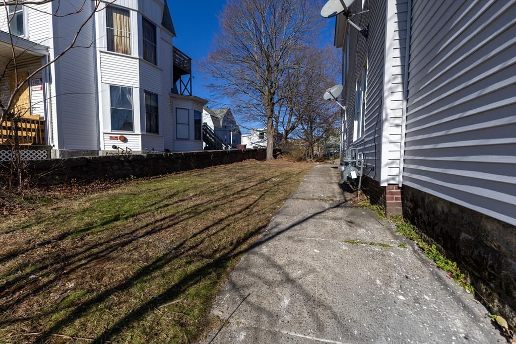 58 Laurel, Worcester MA 01605 photo 2