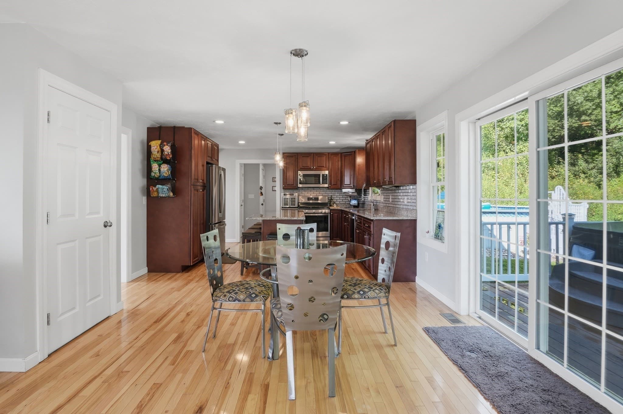 Single Family Residence at 176 Southold Road, Auburn MA 01501, Auburn, photo 6 of 36