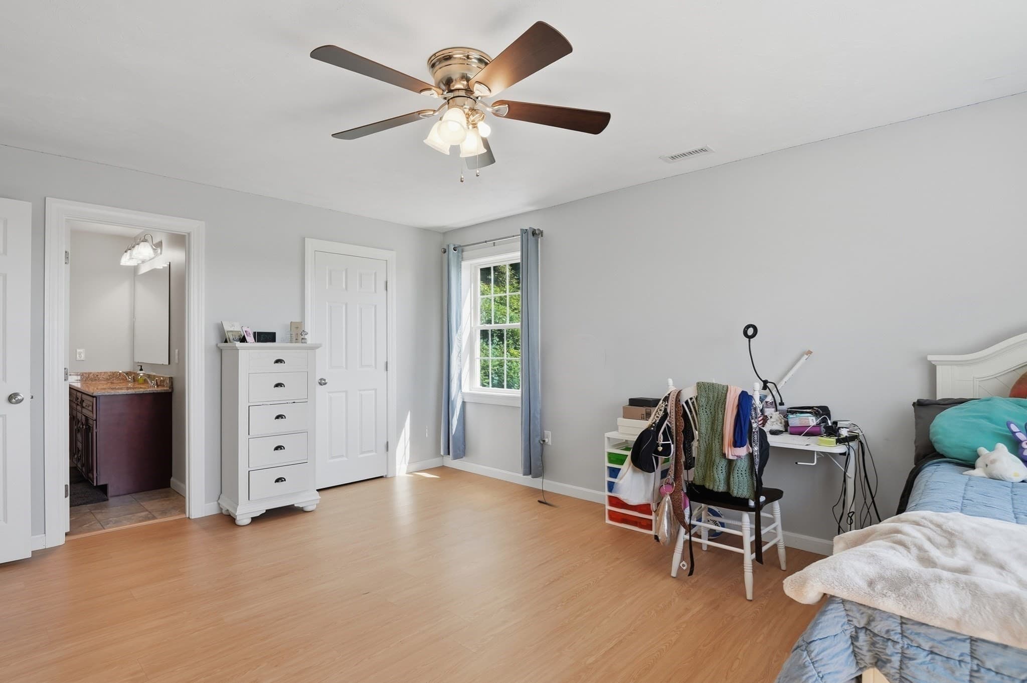 Single Family Residence at 176 Southold Road, Auburn MA 01501, Auburn, photo 22 of 36