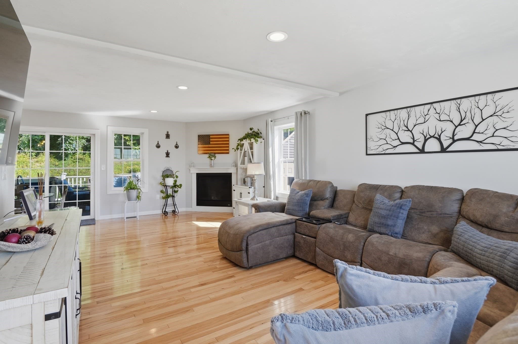 Single Family Residence at 176 Southold Road, Auburn MA 01501, Auburn, photo 7 of 36