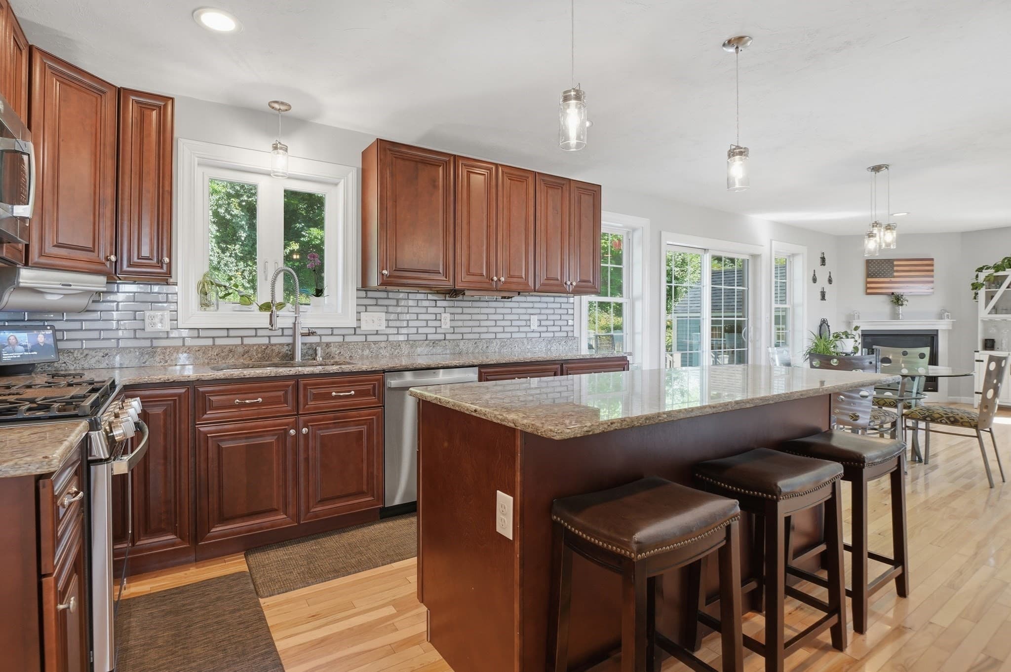 Single Family Residence at 176 Southold Road, Auburn MA 01501, Auburn, photo 5 of 36