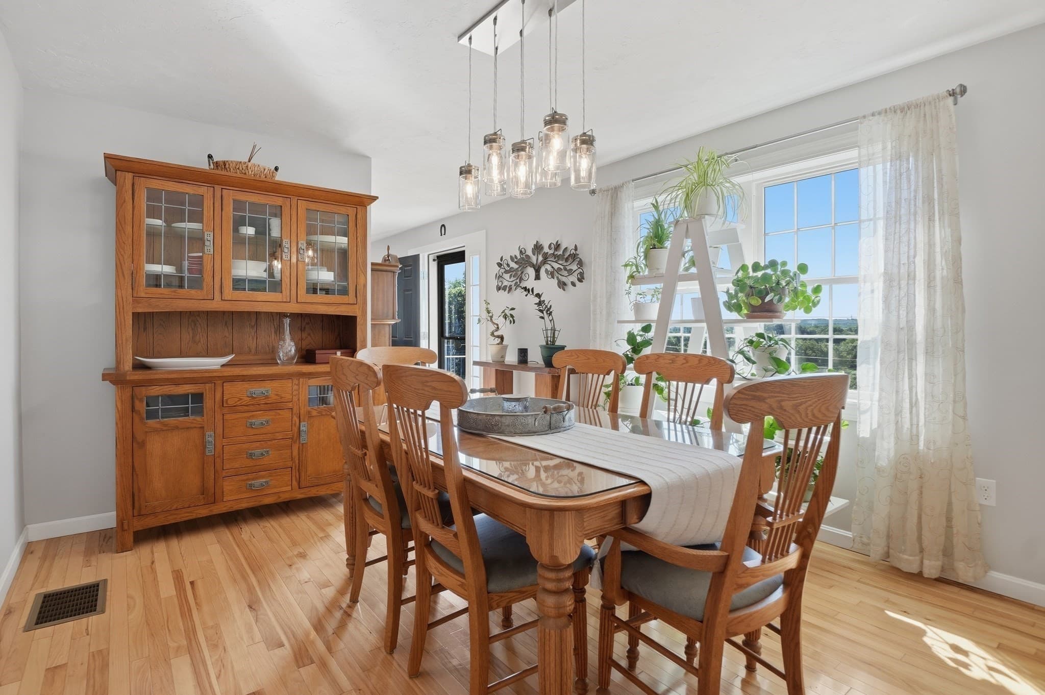 Single Family Residence at 176 Southold Road, Auburn MA 01501, Auburn, photo 9 of 36